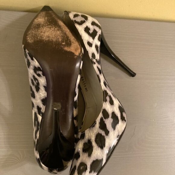 Stuart Weitzman black and white leopard print pumps, size 10 - Picture 3 of 4